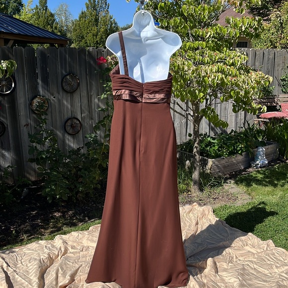NWOT Bella by VENUS Maxi Gown- brown  chiffon one shoulder Sz 12- Gorgeous - Picture 5 of 11